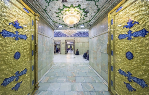 من ابواب حرم الامام الحسين