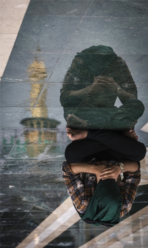 لائذ عائذ بقبوركم