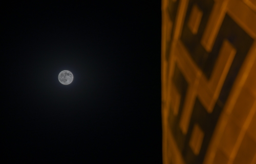 السلام عليك ياقمر بني هاشم 