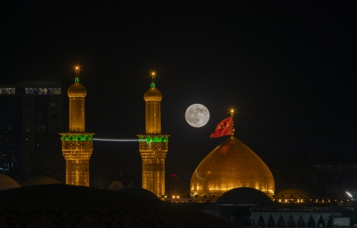 القمر يزين حرم الامام الحسين عليه السلام