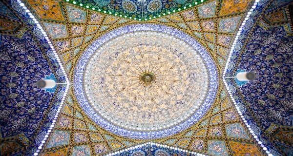 النقوش والزخارف في المخيم الحسيني