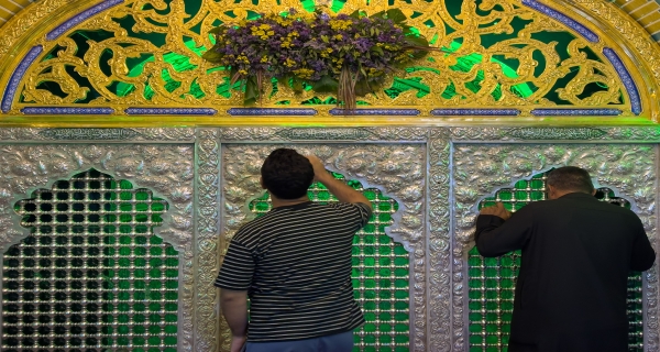 السلام عليك يا حجة الله التي لا تخفى .