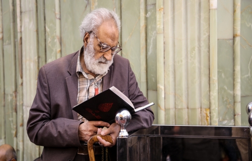 حتى وان اصابني العججز فاني على نهج ائمتي اسير