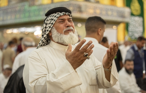 أجواء الدعاء في ليلة الجمعة عند مرقد المولى أبي الفضل العباس (ع)