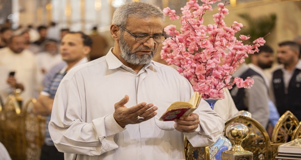 أجواء الدعاء في ليلة الجمعة عند مرقد المولى أبي الفضل العباس (ع)