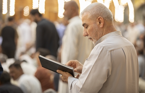 أجواء الزيارة في ليلة الجمعة عند مرقد المولى أبي الفضل العباس (ع)