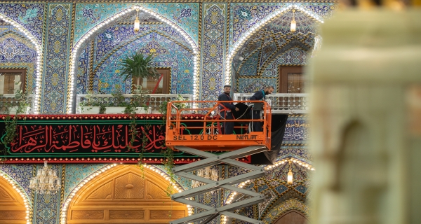 نشر رايات العزاء بإستشهاد السيدة الزهراء (عليها السلام)